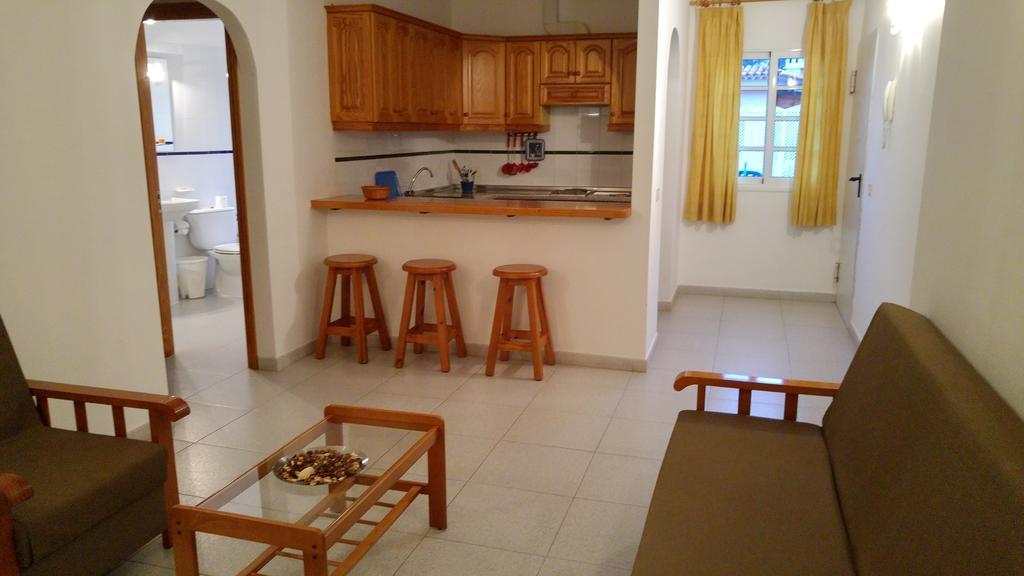 Apartamentos Martell Плая де Сантяго Екстериор снимка